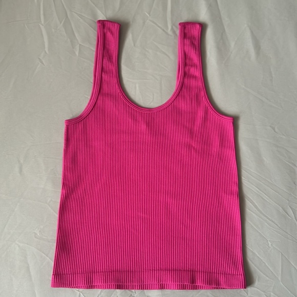 Pink Tank - Picture 2 of 3
